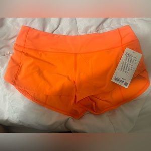 Size 8 lululemon speed up shorts 2.5”